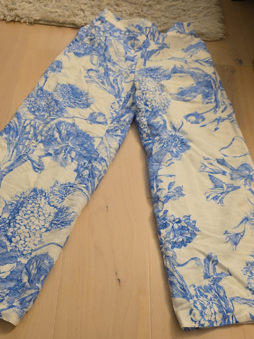 Tahari White Top with Blue Botanical Print